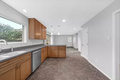 302 Morningside Drive, League City, TX 77573 - Photo 8