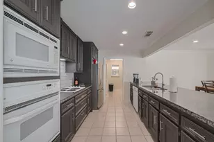 24 Champions Colony E, Houston, TX 77069 - Photo 2