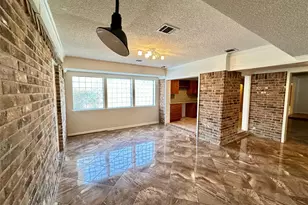3010 Pine St, Galveston, TX 77551 - Photo 10