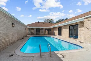 3031 Fairway Dr, Sugar Land, TX 77478 - Photo 2
