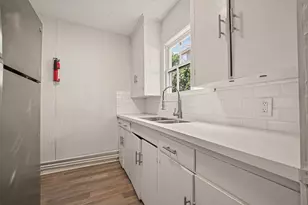 2420 McDuffie St, Houston, TX 77019 - Photo 6
