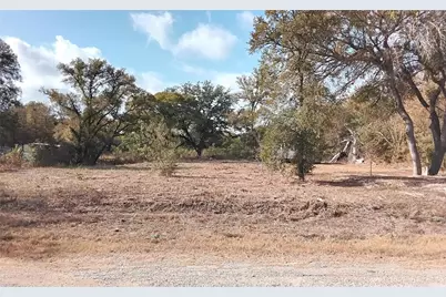 100 SW Blk First Avenue, Waelder, TX 78959 - Photo 1