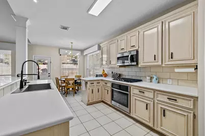 2372 Autumn Mist Court, League City, TX 77573 - Photo 4