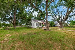 416 E Caney St, Wharton, TX 77488 - Photo 2