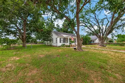 416 E Caney Street, Wharton, TX 77488 - Photo 2