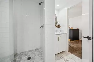 1919 Missouri St, Houston, TX 77019 - Photo 6