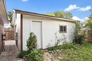 305 Baycrest Dr, League City, TX 77573 - Photo 12