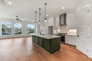 806 Fisher St, Houston, TX 77018 - Photo 2
