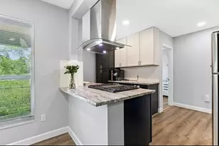 9413 Clinton Dr, Houston, TX 77029 - Photo 2
