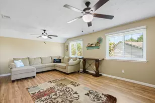 301 Bull Run Dr, League City, TX 77573 - Photo 22