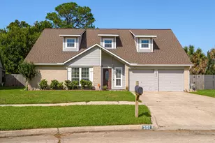 301 Bull Run Dr, League City, TX 77573 - Photo 1