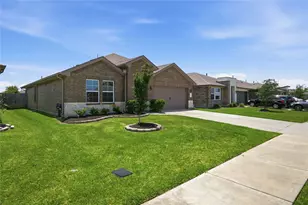 910 Betsy Hl Dr, Rosharon, TX 77583 - Photo 2