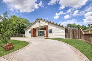 6946 Cole Creek Dr, Houston, TX 77092 - Photo 2