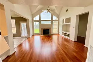 2507 Jasmine Ridge Ct, Houston, TX 77062 - Photo 2