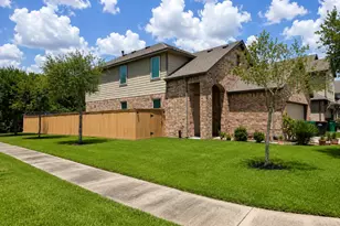 2001 Acklen Run Dr, Rosharon, TX 77583 - Photo 2