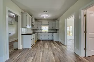 1122 W 2nd St, Freeport, TX 77541 - Photo 8