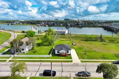 1122 W 2nd Street, Freeport, TX 77541 - Photo 32