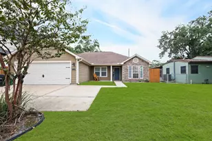 1504 W 43rd St, Houston, TX 77018 - Photo 1