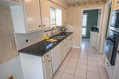 205 Banyan Street, Lake Jackson, TX 77566 - Photo 12