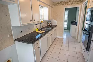205 Banyan St, Lake Jackson, TX 77566 - Photo 12