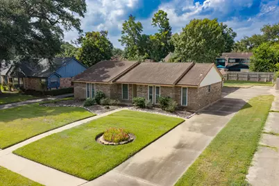 205 Banyan Street, Lake Jackson, TX 77566 - Photo 2