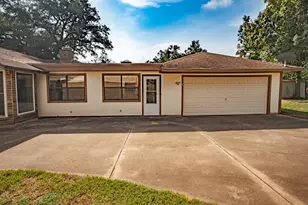 205 Banyan St, Lake Jackson, TX 77566 - Photo 4