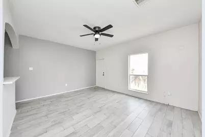 10217 Teneha Drive #B, Houston, TX 77033 - Photo 12