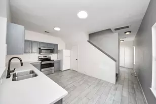 10217 Teneha Dr, Houston, TX 77033 - Photo 8