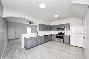 10217 Teneha Dr, Houston, TX 77033 - Photo 6