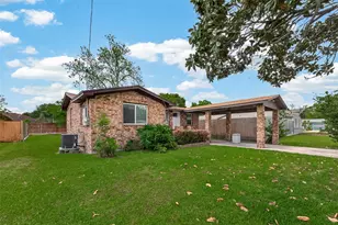 521 N Vionett Ln, Texas City, TX 77591 - Photo 2