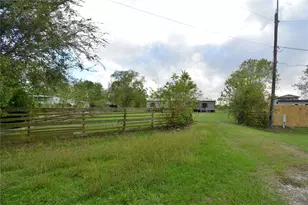 10007 Cheryl St, Manvel, TX 77578 - Photo 6