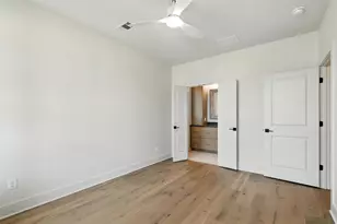 711 Ball St, Galveston, TX 77550 - Photo 14