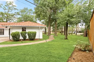 938 Magdalene Dr, Hedwig Village, TX 77024 - Photo 36