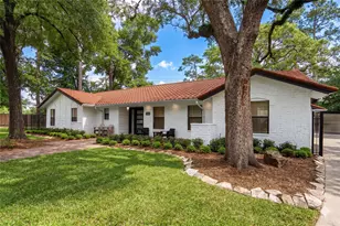 938 Magdalene Dr, Hedwig Village, TX 77024 - Photo 2