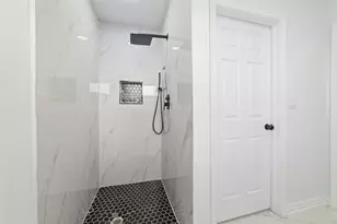 11434 Sharpview Dr, Houston, TX 77072 - Photo 16