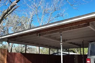 408 Walnut St, Yoakum, TX 77995 - Photo 24