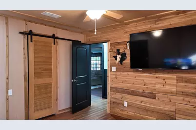 408 Walnut St, Yoakum, TX 77995 - Photo 16