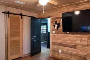 408 Walnut St, Yoakum, TX 77995 - Photo 16