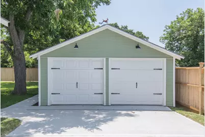 410 N Avenue D, Shiner, TX 77984 - Photo 8