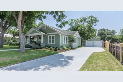 410 N Avenue D, Shiner, TX 77984 - Photo 1