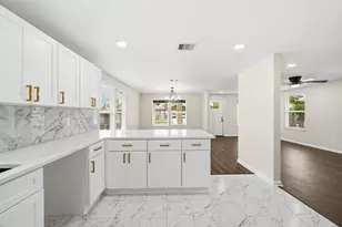 7946 Fowlie St, Houston, TX 77028 - Photo 14