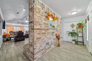 10402 Huntington Point Dr, Houston, TX 77099 - Photo 4