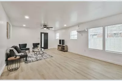 4705 Pease Street, Houston, TX 77023 - Photo 14