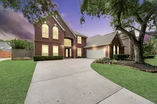 2011 Richland Ct, Sugar Land, TX 77478 - Photo 2