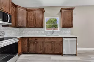 905 B W Virginia St, Navasota, TX 77868 - Photo 4