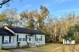 416 N Tinsley St, Angleton, TX 77515 - Photo 2