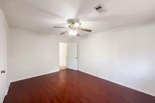 9538 Skyline Dr, Houston, TX 77063 - Photo 14