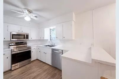 9538 Skyline Drive, Houston, TX 77063 - Photo 2