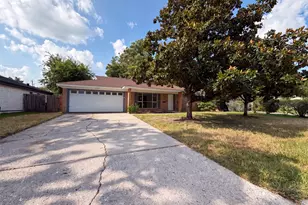 9538 Skyline Dr, Houston, TX 77063 - Photo 1