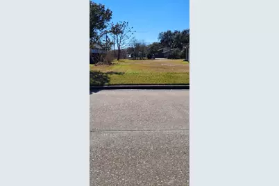 8 8th Avenue N, Texas City, TX 77590 - Photo 2